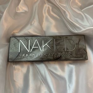 Urban Decay Naked Smoky eyeshadow palette